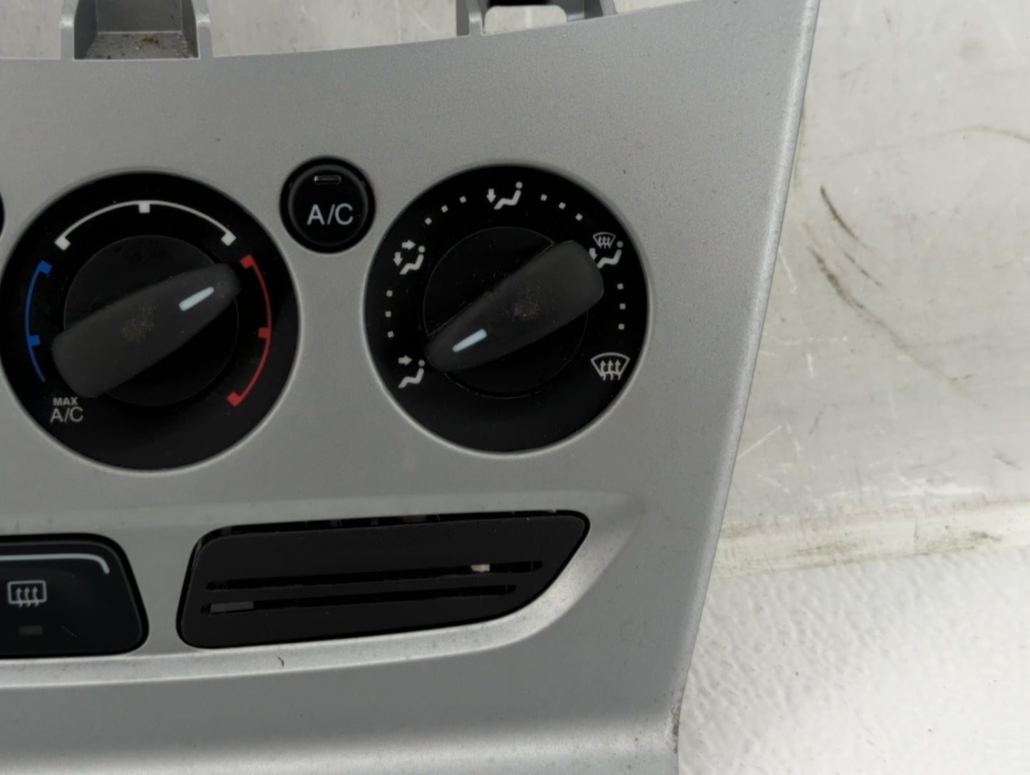 2013 Ford Escape Climate Control Module Temperature AC/Heater Replacement P/N:CJ5T-18C612-AE Fits OEM Used Auto Parts - Oemu