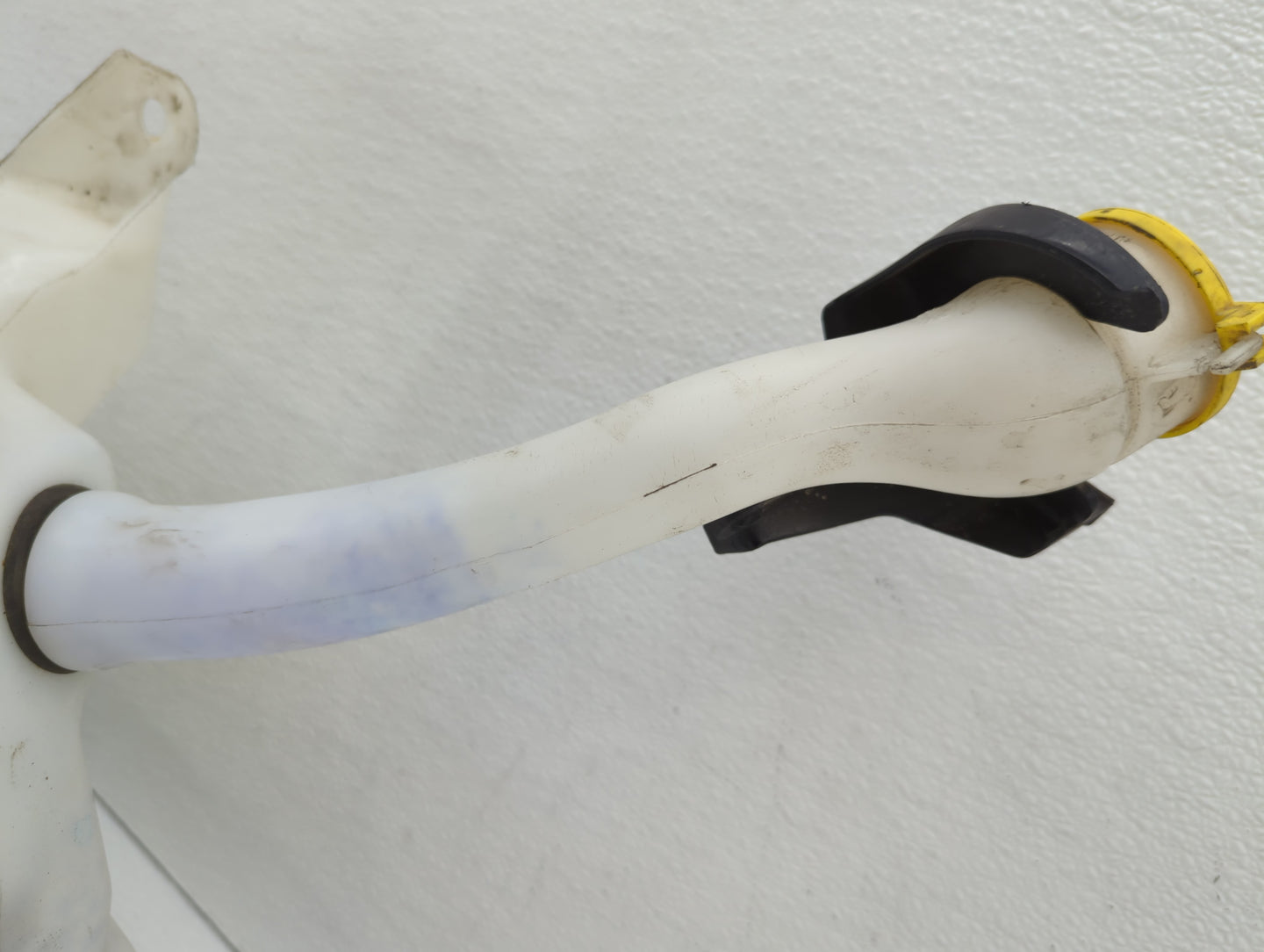2013-2014 Ford Escape Windshield Washer Fluid Reservoir Bottle Oem - Oemusedautoparts1.com