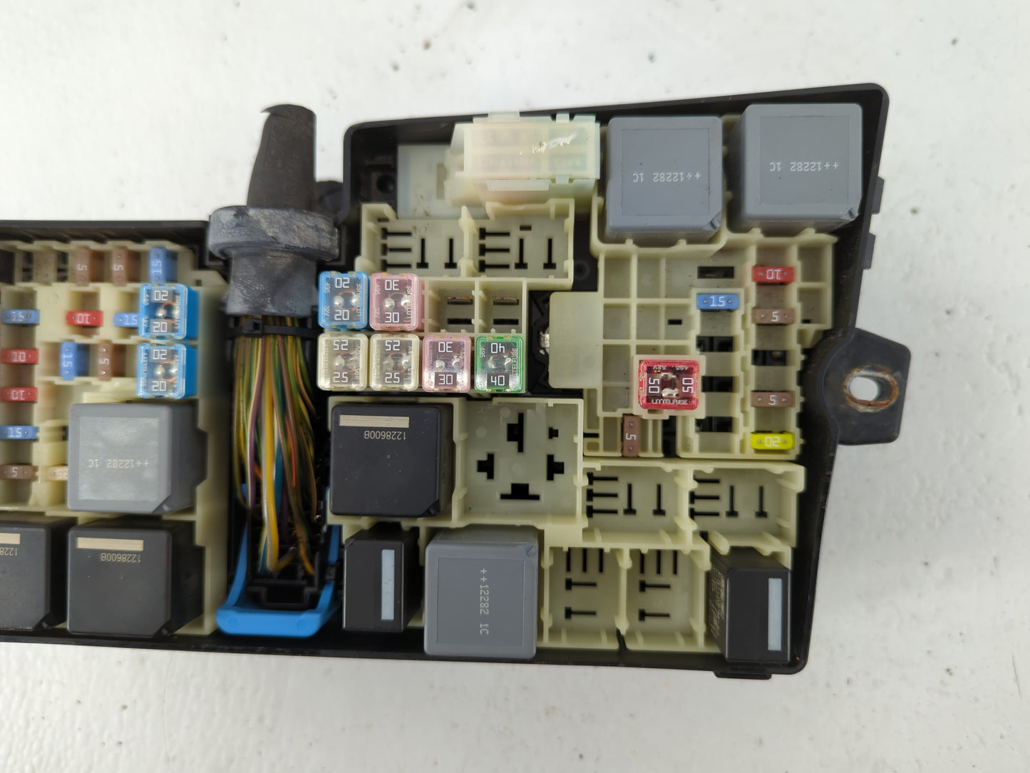 2013-2016 Ford Escape Fusebox Fuse Box Panel Relay Module P/N:E00027328 Fits Fits 2013 2014 2015 2016 OEM Used Auto Parts - 