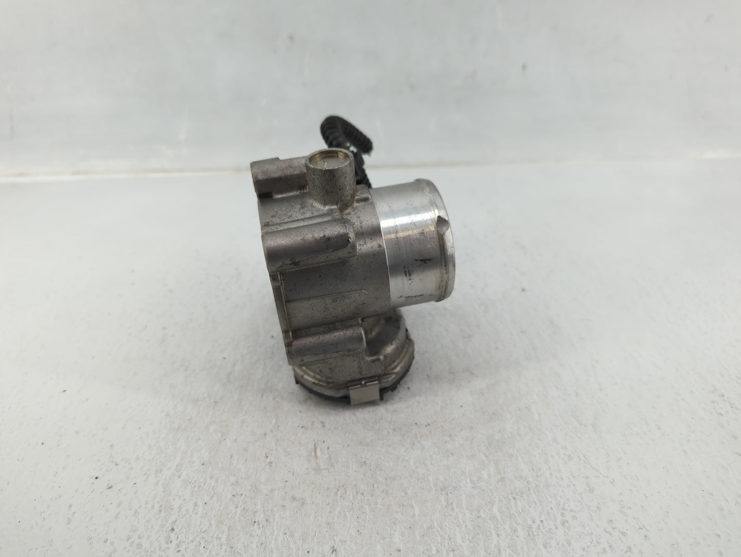 2013-2016 Ford Escape Throttle Body P/N:7S7G-9F991-CA Fits Fits 2013 2014 2015 2016 2017 2018 2019 OEM Used Auto Parts - Oem