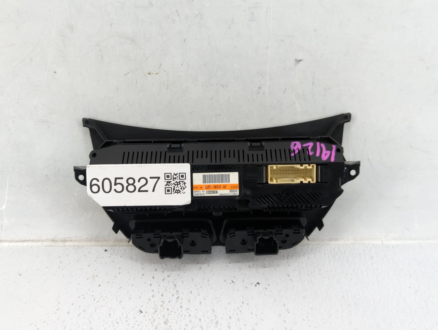 2013 Ford Escape Climate Control Module Temperature AC/Heater Replacement P/N:CJ5T-18C612-AE Fits OEM Used Auto Parts - Oemu