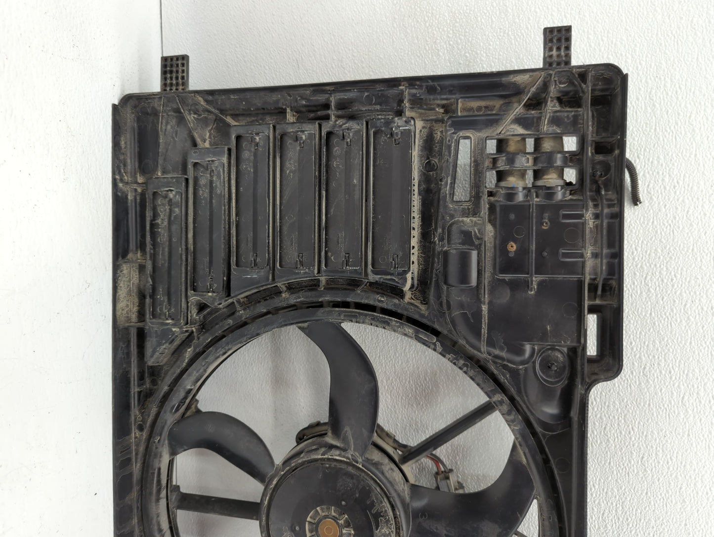 2013-2016 Ford Escape Left Radiator Fan Motor Assembly - Oemusedautoparts1.com