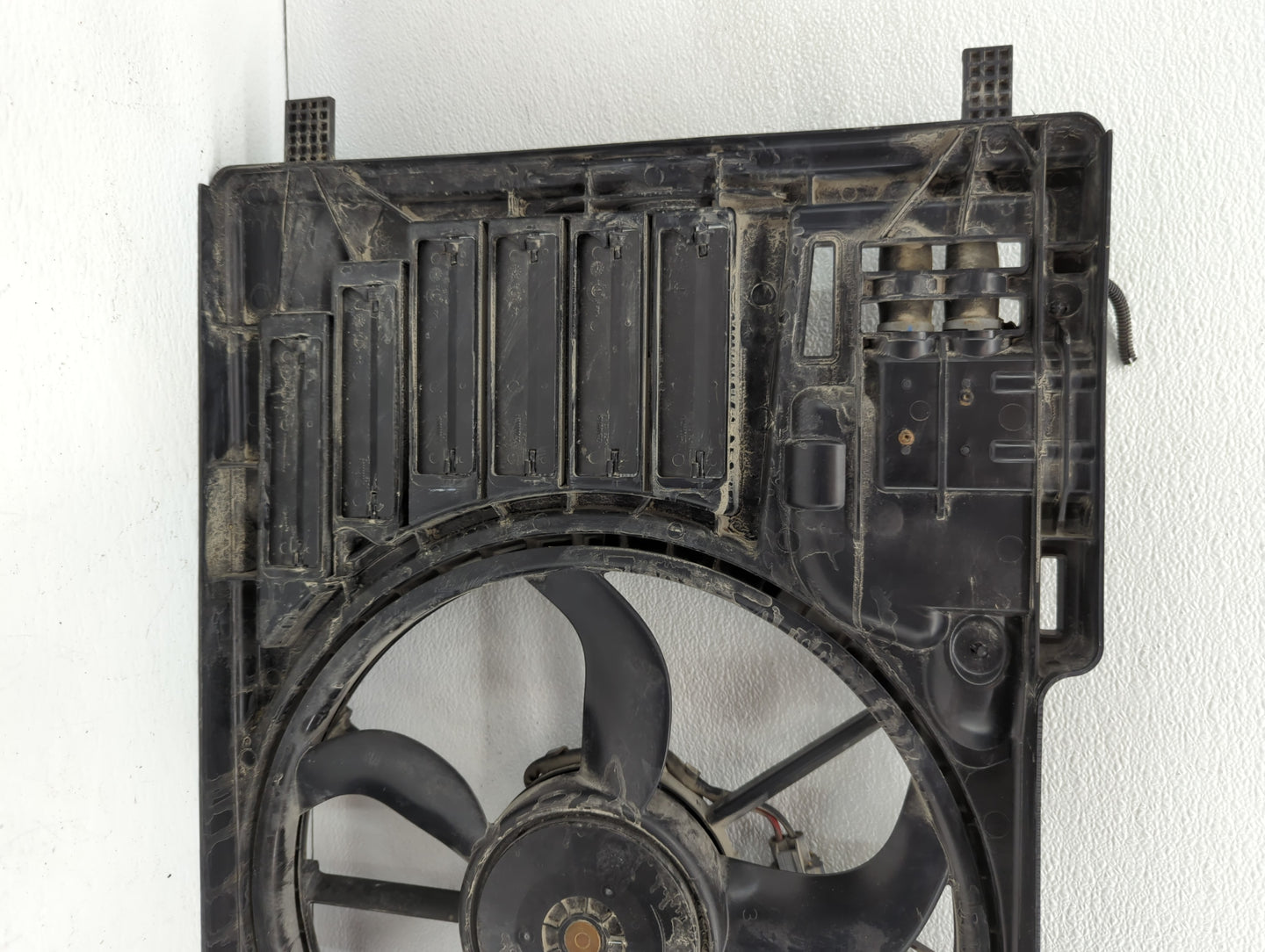 2013-2016 Ford Escape Left Radiator Fan Motor Assembly 611835 - Oemusedautoparts1.com