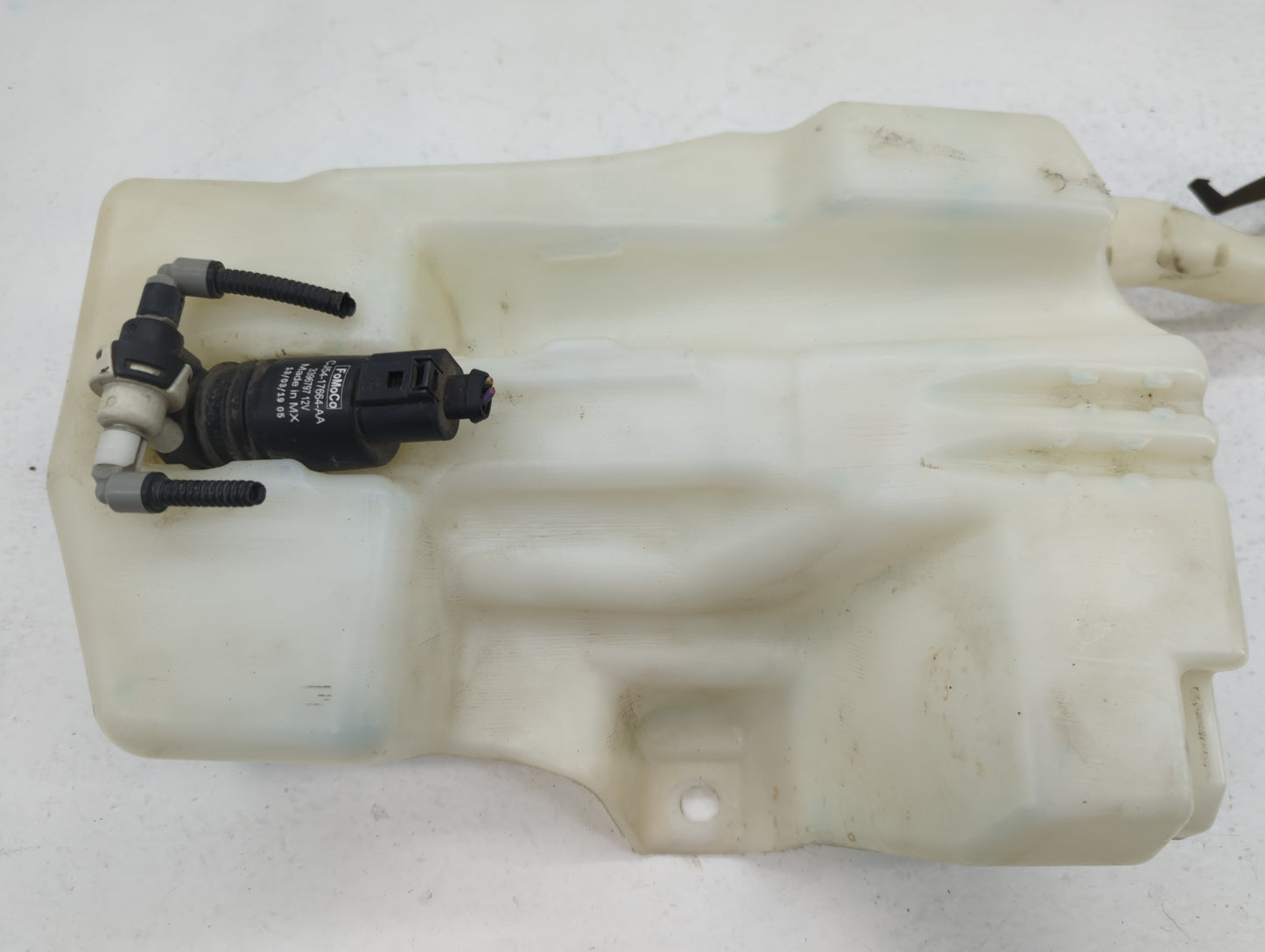 2013-2014 Ford Escape Windshield Washer Fluid Reservoir Bottle Oem - Oemusedautoparts1.com