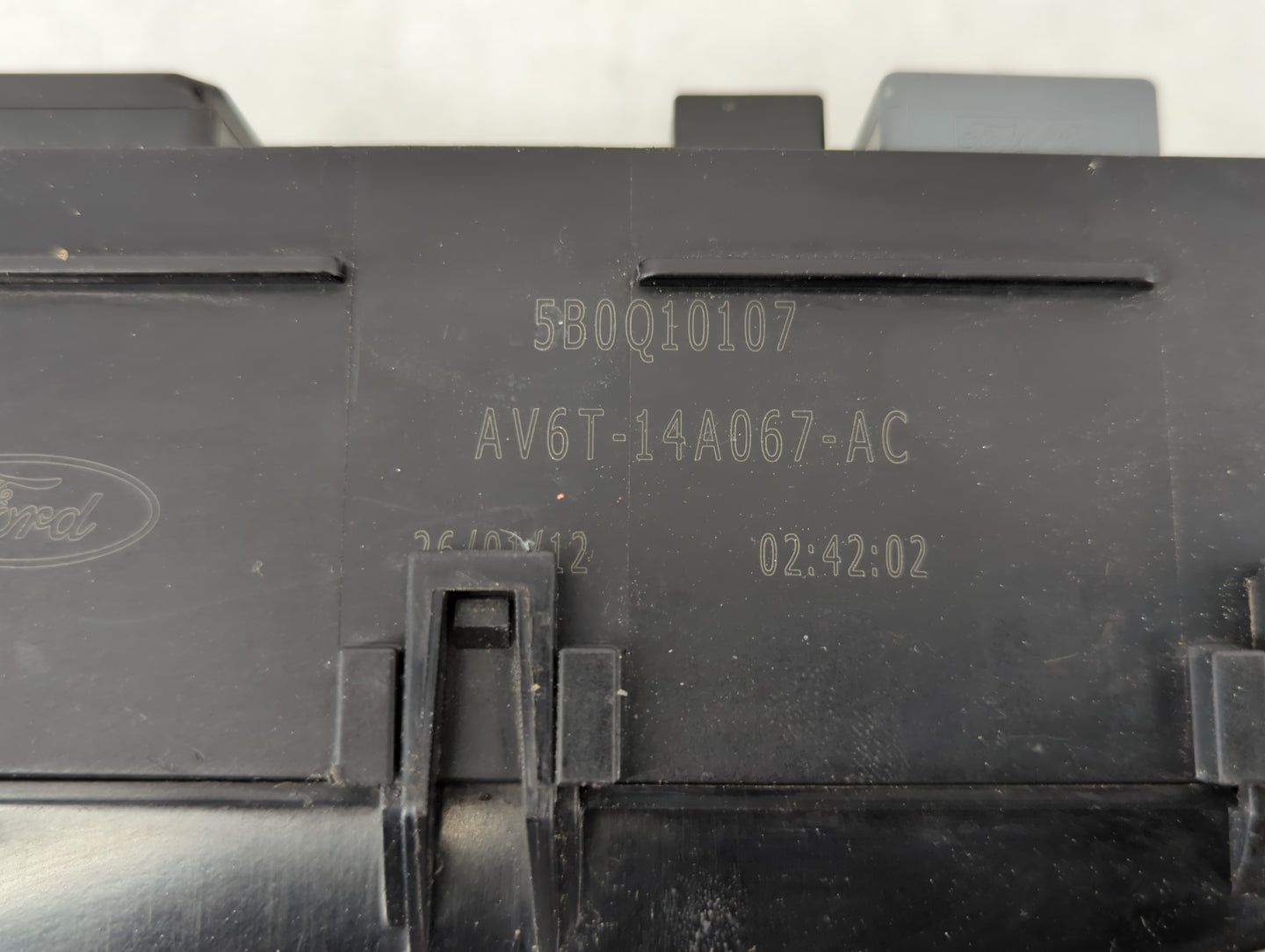 2013-2016 Ford Escape Fusebox Fuse Box Panel Relay Module P/N:AV6T-14A067-AC 5B0Q10107 Fits Fits 2013 2014 2015 2016 OEM Use