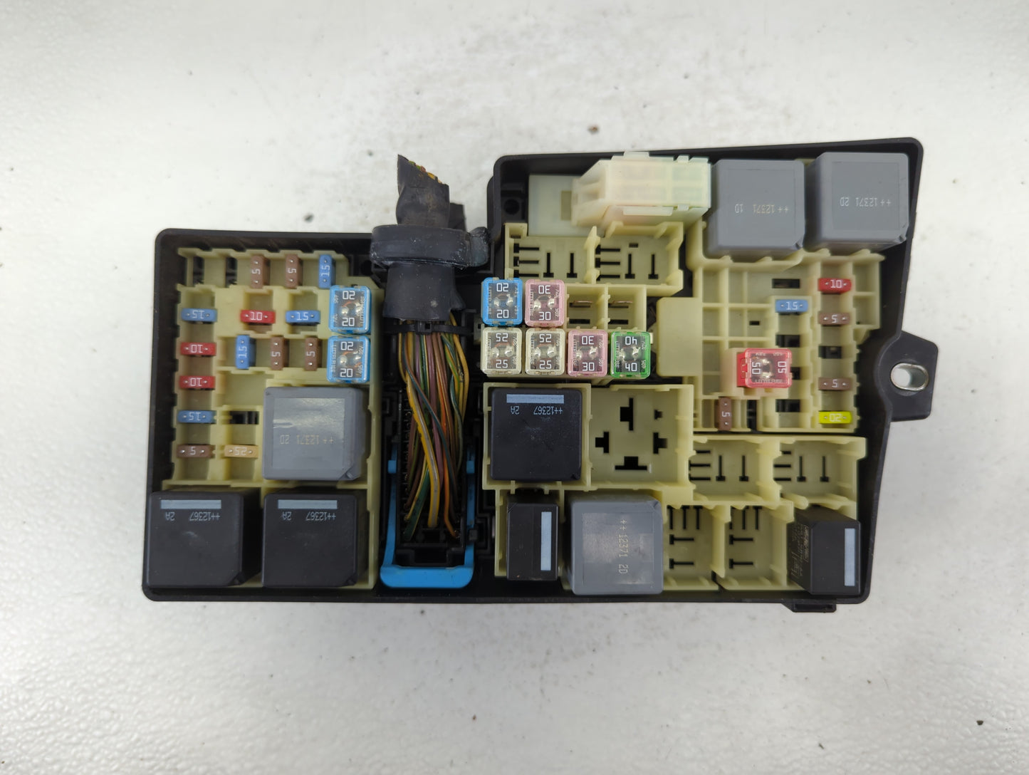 2013-2016 Ford Escape Fusebox Fuse Box Panel Relay Module P/N:5B0Q10107 AV6T-14A067-AC Fits Fits 2013 2014 2015 2016 OEM Use