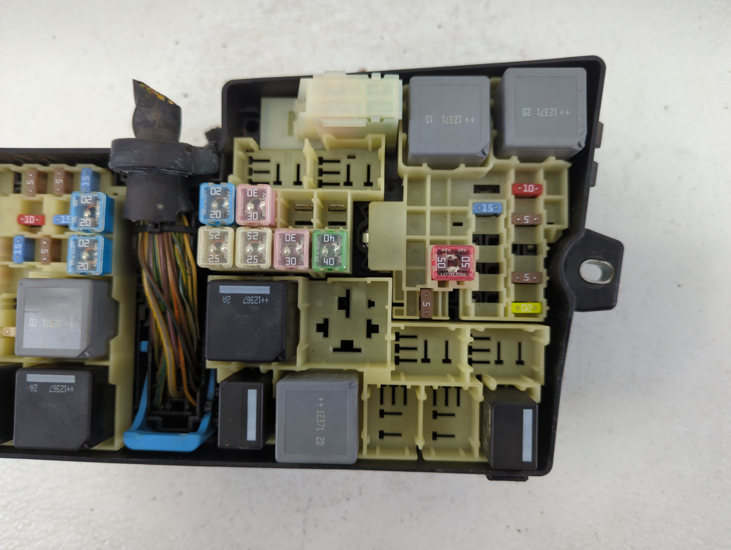 2013-2016 Ford Escape Fusebox Fuse Box Panel Relay Module P/N:5B0Q10107 AV6T-14A067-AC Fits Fits 2013 2014 2015 2016 OEM Use