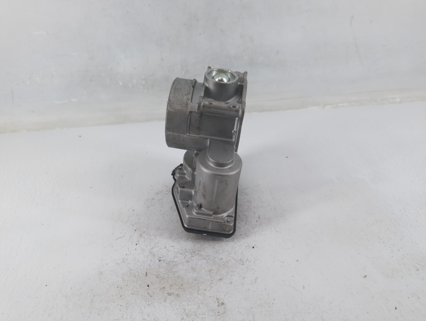 2013-2022 Ford Escape Throttle Body P/N:67M2742 Fits Fits 2013 2014 2015 2016 2017 2018 2019 2020 2021 2022 OEM Used Auto Pa