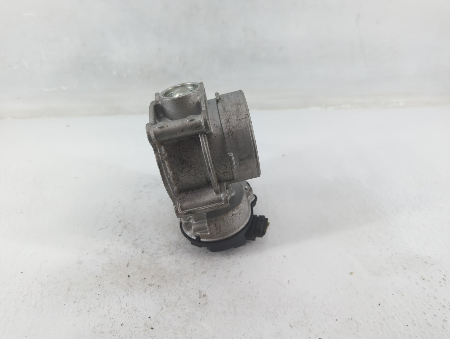 2013-2022 Ford Escape Throttle Body P/N:67M2742 Fits Fits 2013 2014 2015 2016 2017 2018 2019 2020 2021 2022 OEM Used Auto Pa