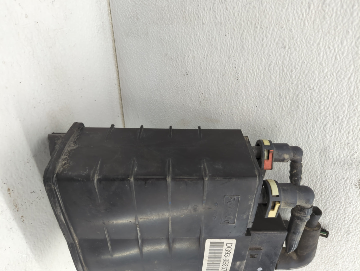 2013 Ford Escape Fuel Vapor Charcoal Canister 662929 - Oemusedautoparts1.com