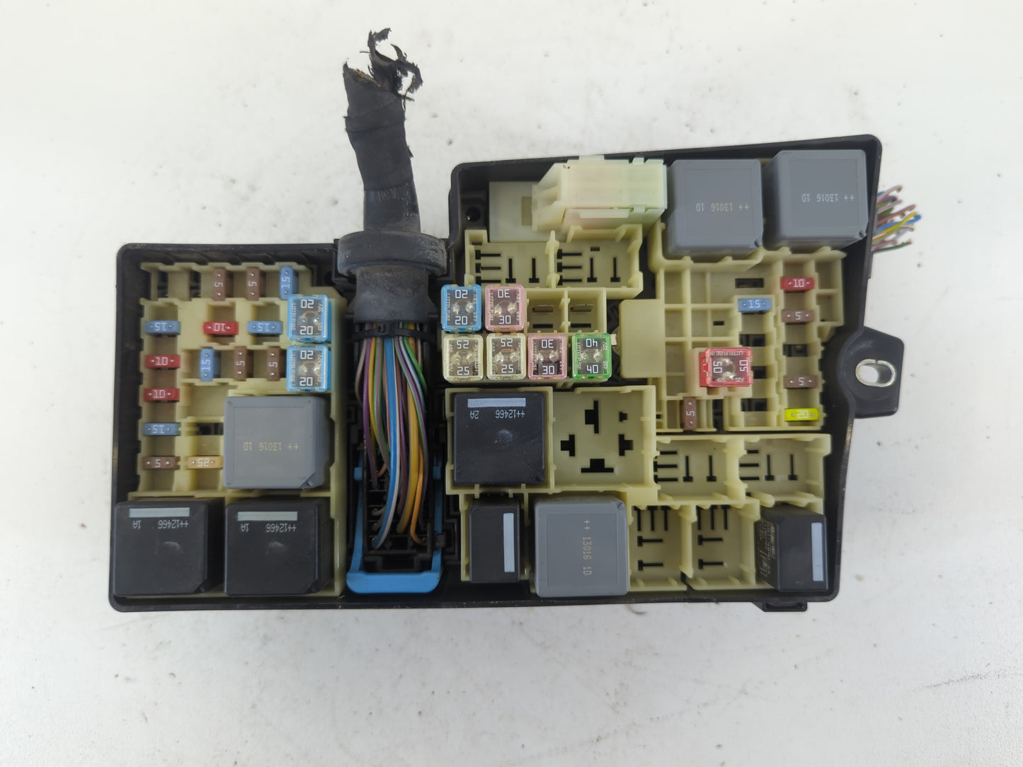 2013-2016 Ford Escape Fusebox Fuse Box Panel Relay Module P/N:5B0Q10107 AV6T-14A067-AC Fits Fits 2013 2014 2015 2016 OEM Use
