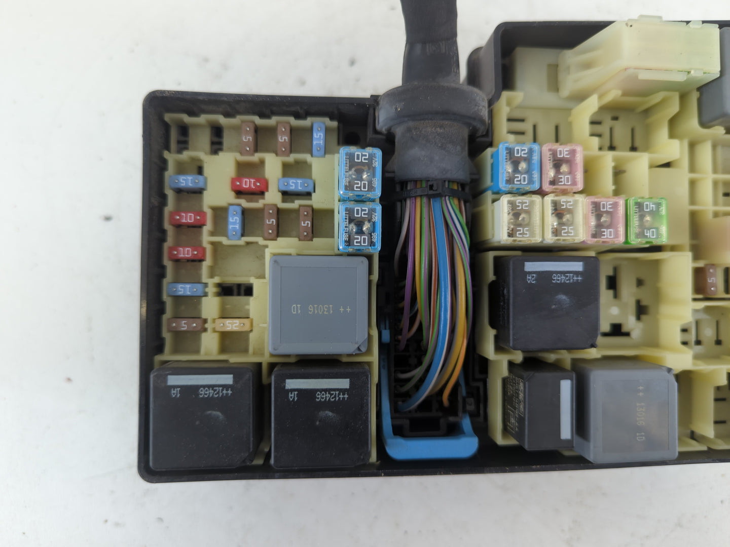 2013-2016 Ford Escape Fusebox Fuse Box Panel Relay Module P/N:5B0Q10107 AV6T-14A067-AC Fits Fits 2013 2014 2015 2016 OEM Use