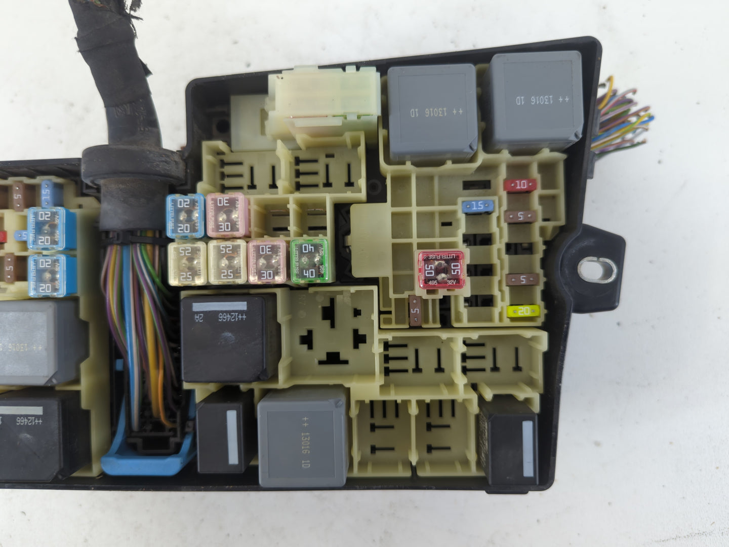 2013-2016 Ford Escape Fusebox Fuse Box Panel Relay Module P/N:5B0Q10107 AV6T-14A067-AC Fits Fits 2013 2014 2015 2016 OEM Use