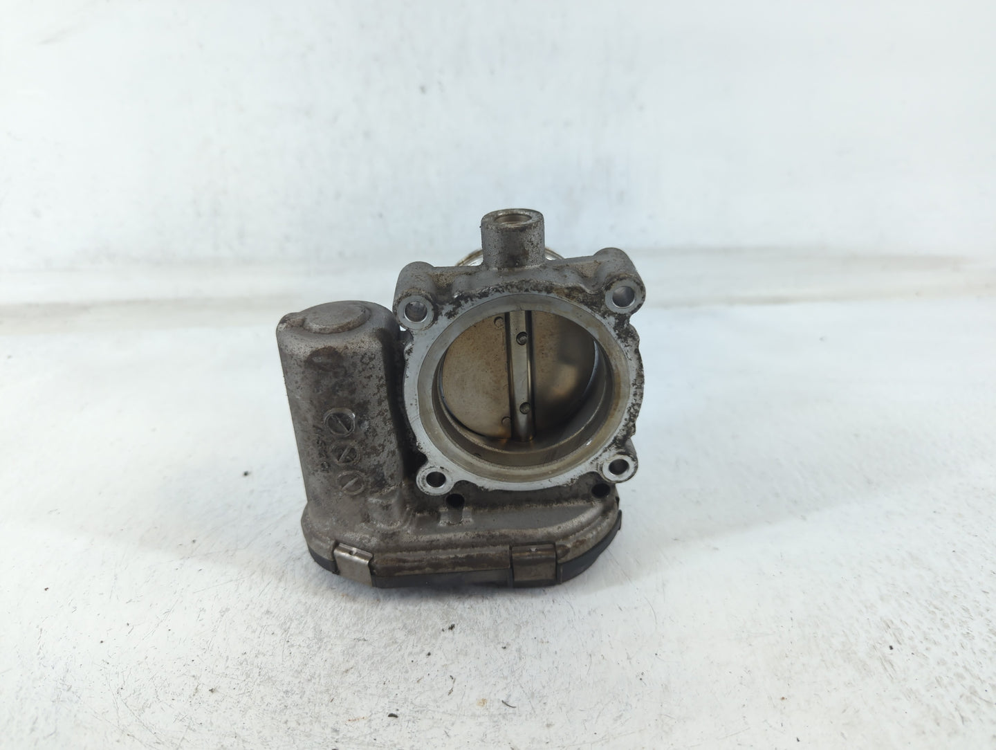 2013-2016 Ford Escape Throttle Body P/N:12201 003914, CF335, CM5E 9F991AD Fits Fits 2012 2013 2014 2015 2016 2017 OEM Used A