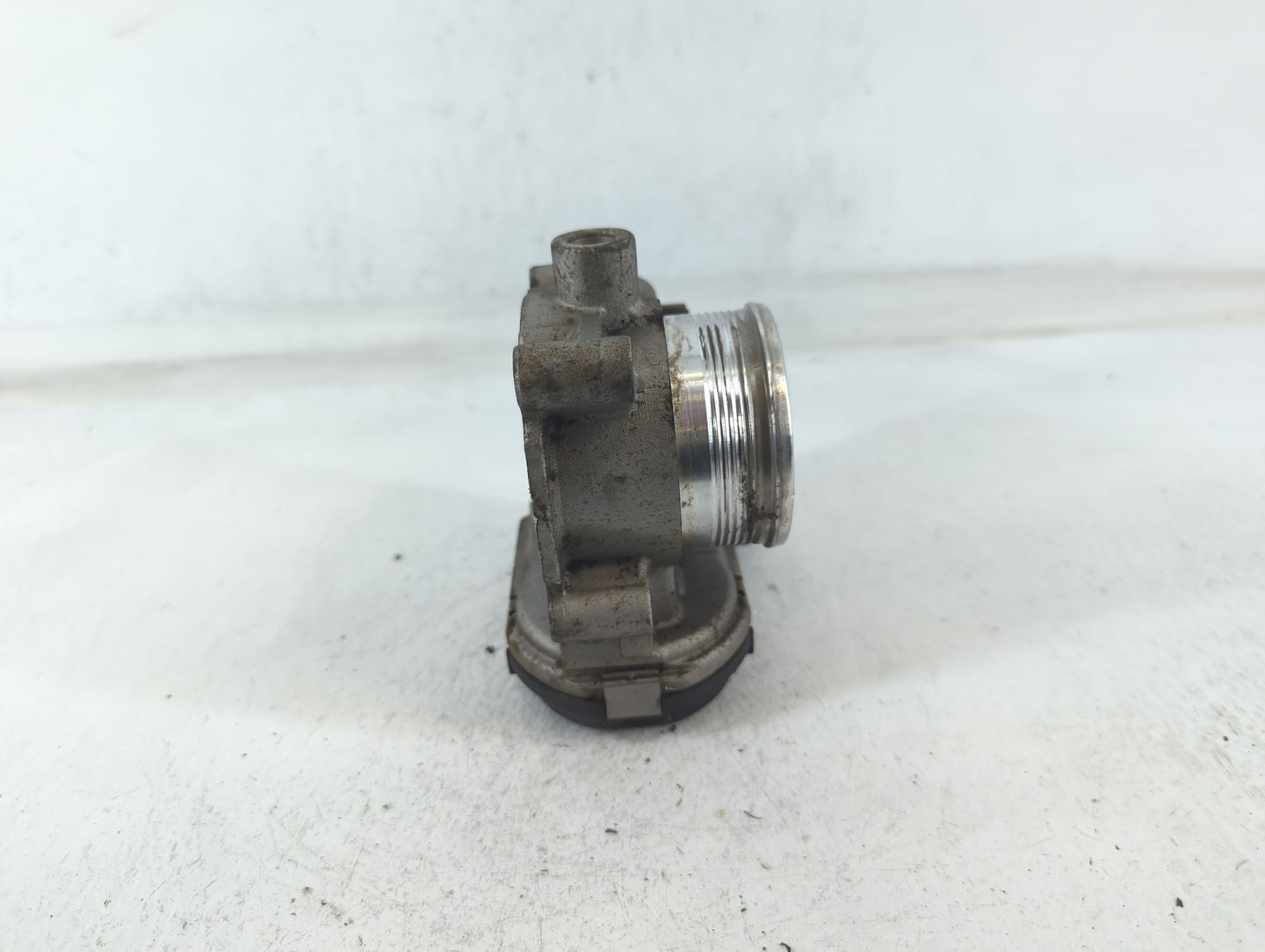 2013-2016 Ford Escape Throttle Body P/N:12201 003914, CF335, CM5E 9F991AD Fits Fits 2012 2013 2014 2015 2016 2017 OEM Used A