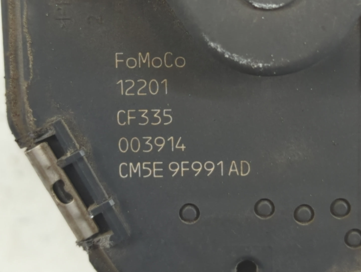 2013-2016 Ford Escape Throttle Body P/N:12201 003914, CF335, CM5E 9F991AD Fits Fits 2012 2013 2014 2015 2016 2017 OEM Used A