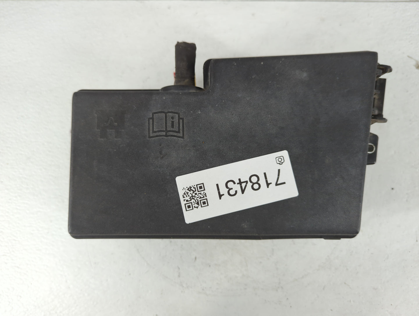 2013-2016 Ford Escape Fusebox Fuse Box Panel Relay Module P/N:AV6T-14A067-AC Fits Fits 2013 2014 2015 2016 OEM Used Auto Par