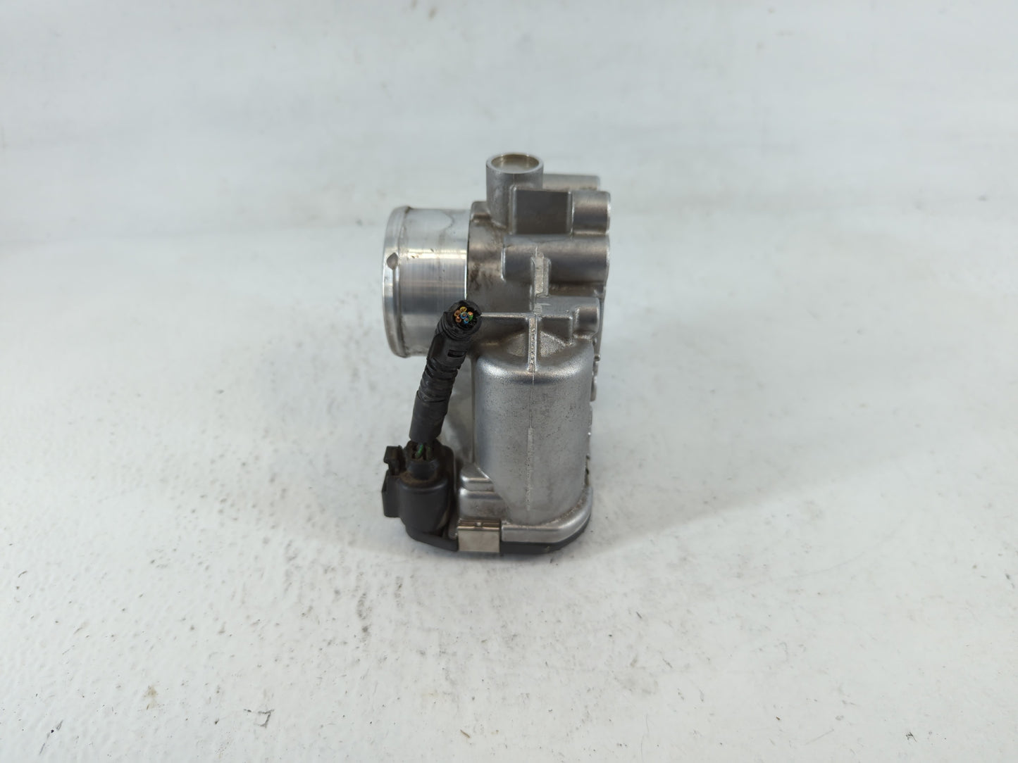 2013-2016 Ford Escape Throttle Body P/N:7S7G-9F991-CA Fits Fits 2013 2014 2015 2016 2017 2018 2019 OEM Used Auto Parts - Oem