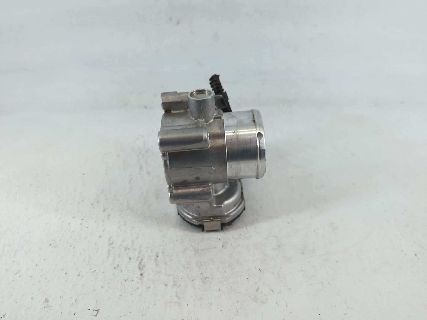 2013-2016 Ford Escape Throttle Body P/N:7S7G-9F991-CA Fits Fits 2013 2014 2015 2016 2017 2018 2019 OEM Used Auto Parts - Oem