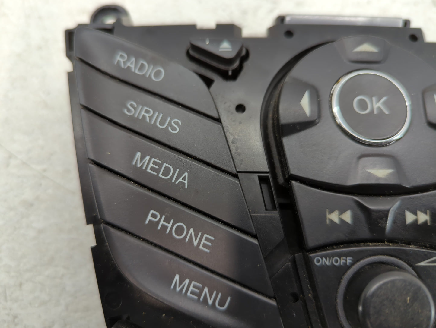2013 Ford Escape Radio AM FM Cd Player Receiver Replacement P/N:331 450 000 DJ5T18K811BA Fits OEM Used Auto Parts - Oemuseda