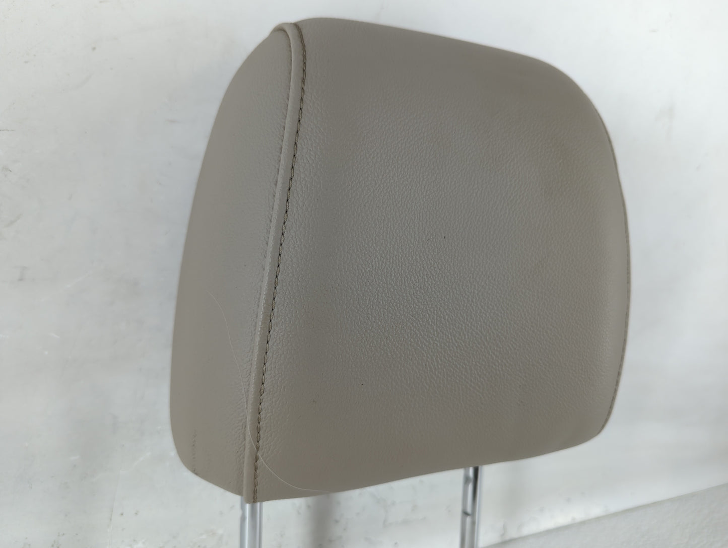2013-2015 Ford Escape Headrest Head Rest Front Driver Passenger Seat Fits Fits 2013 2014 2015 OEM Used Auto Parts - Oemuseda