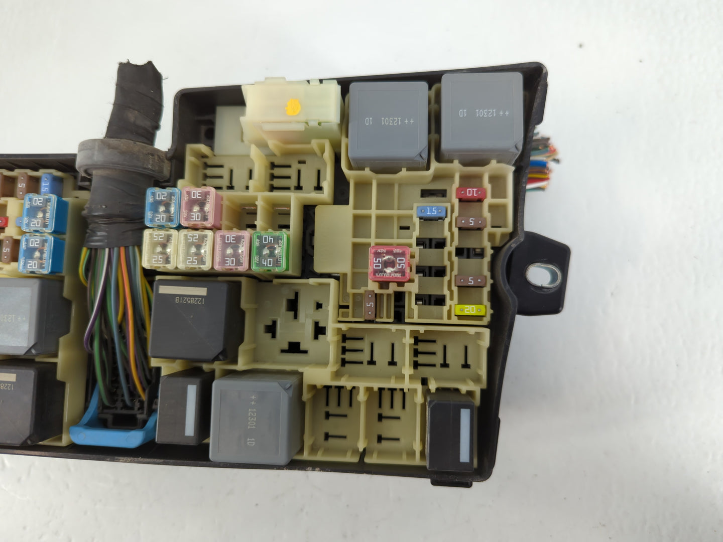 2013-2016 Ford Escape Fusebox Fuse Box Panel Relay Module P/N:AV6T-14A142-AB E00027328 Fits Fits 2013 2014 2015 2016 OEM Use