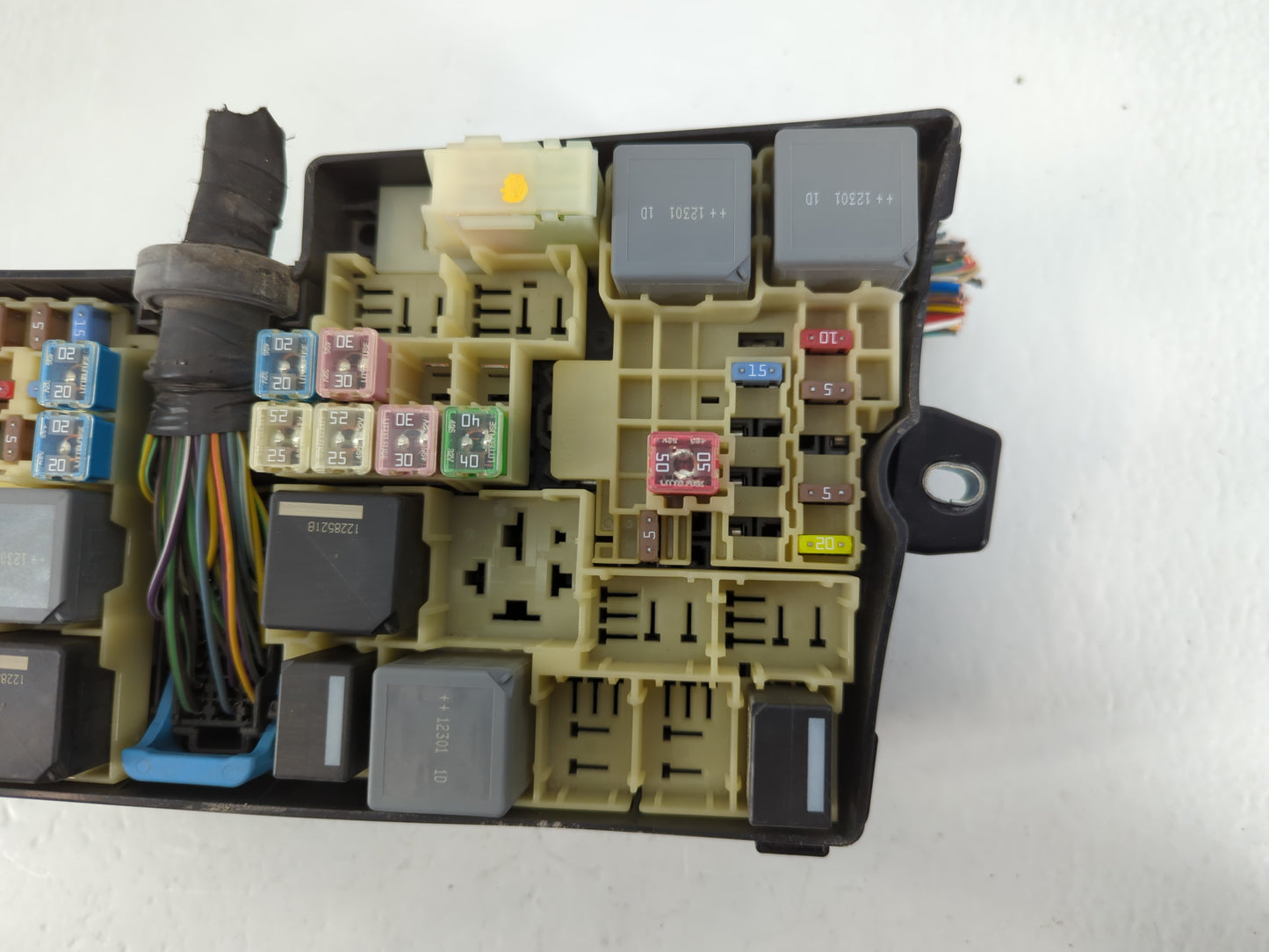 2013-2016 Ford Escape Fusebox Fuse Box Panel Relay Module P/N:AV6T-14A142-AB E00027328 Fits Fits 2013 2014 2015 2016 OEM Use