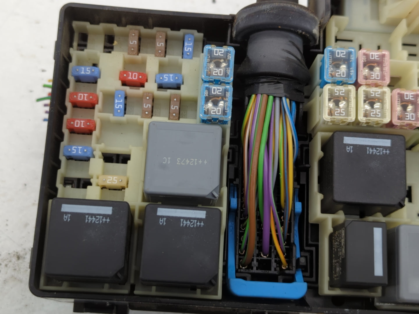 2013-2016 Ford Escape Fusebox Fuse Box Panel Relay Module P/N:E00027328 AV6T-14A142-AB Fits Fits 2013 2014 2015 2016 OEM Use