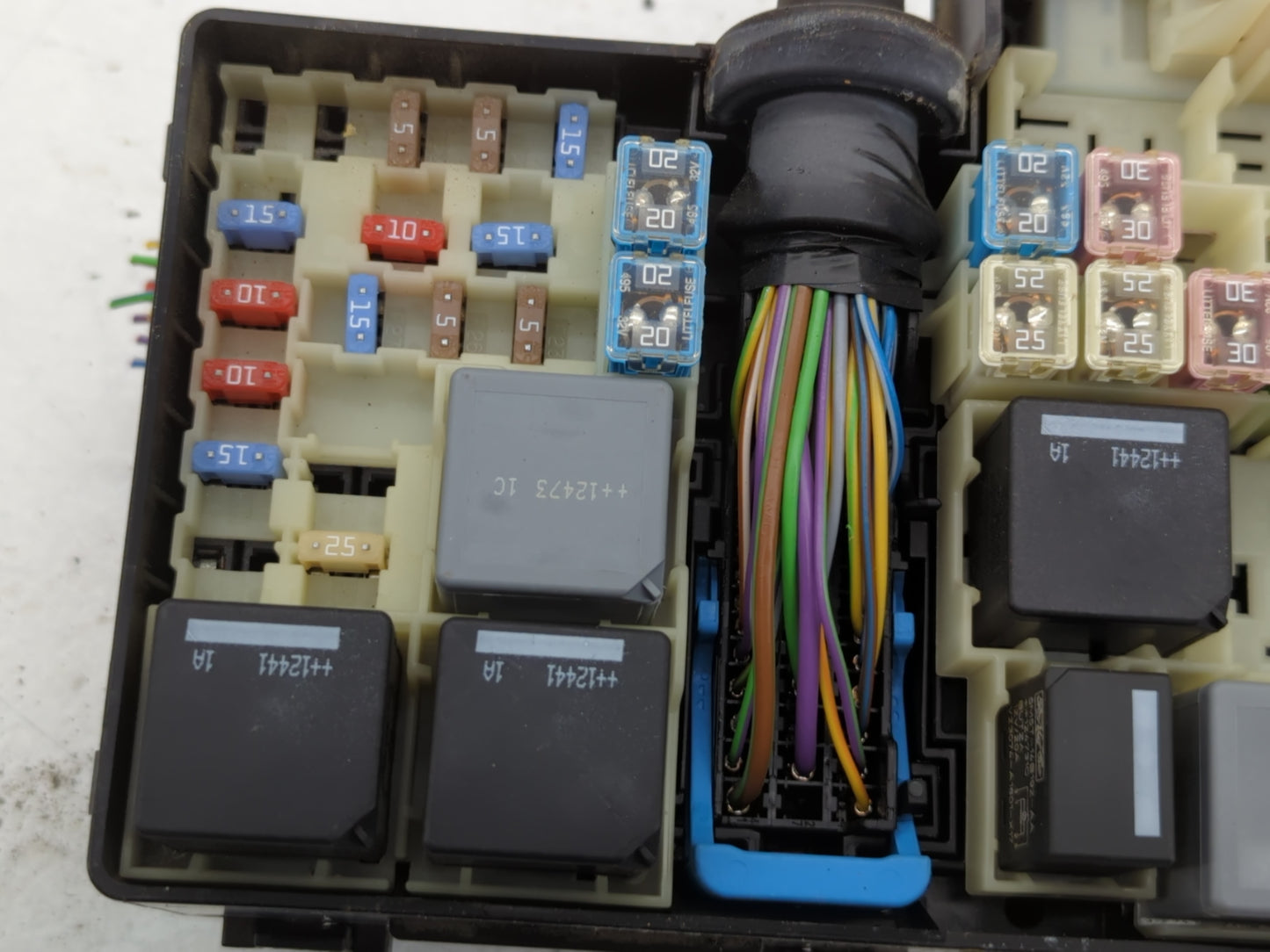 2013-2016 Ford Escape Fusebox Fuse Box Panel Relay Module P/N:E00027328 AV6T-14A142-AB Fits Fits 2013 2014 2015 2016 OEM Use