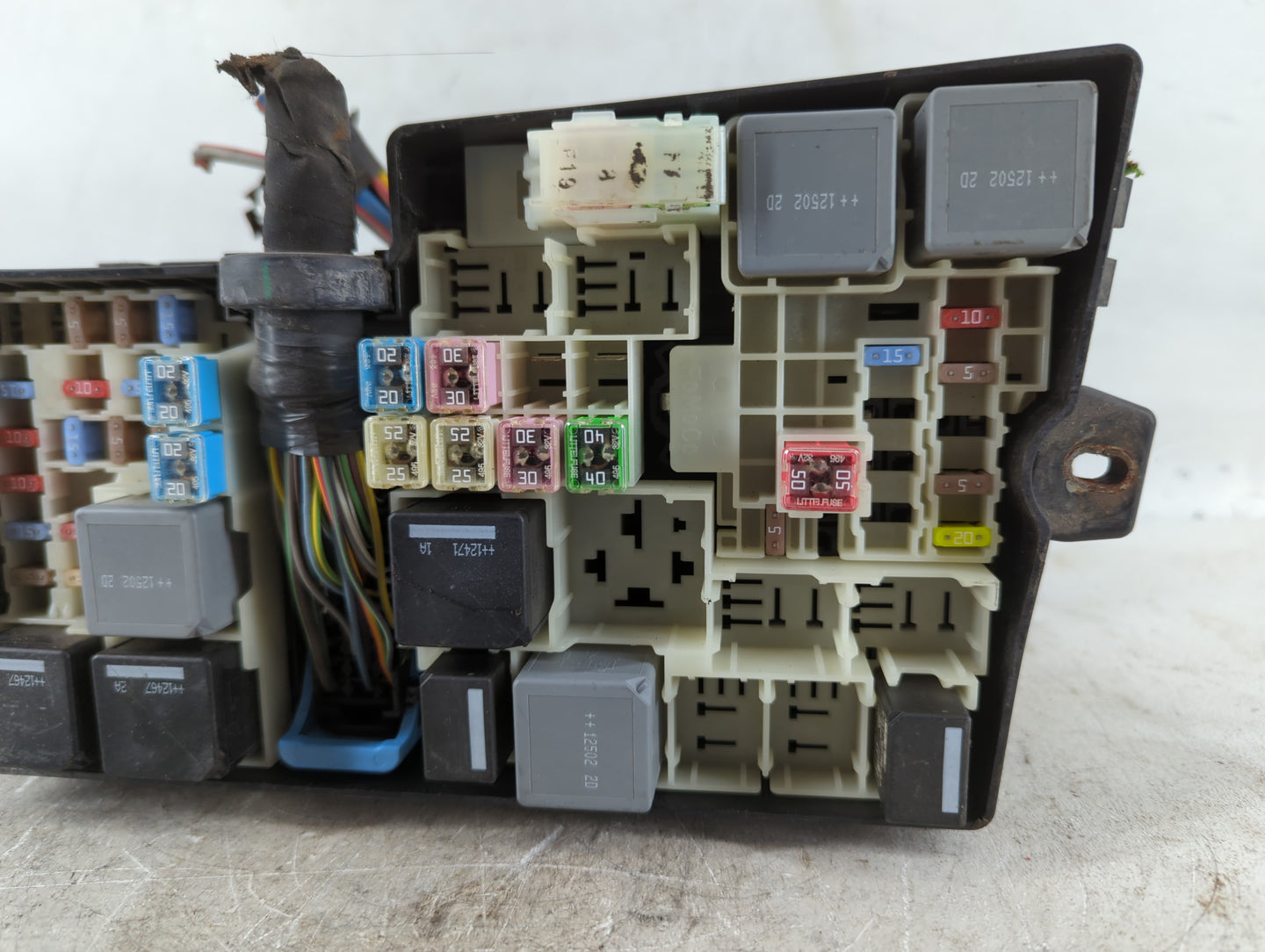 2013-2016 Ford Escape Fusebox Fuse Box Panel Relay Module P/N:E00027328 AV6T-14A142-AB Fits Fits 2013 2014 2015 2016 OEM Use