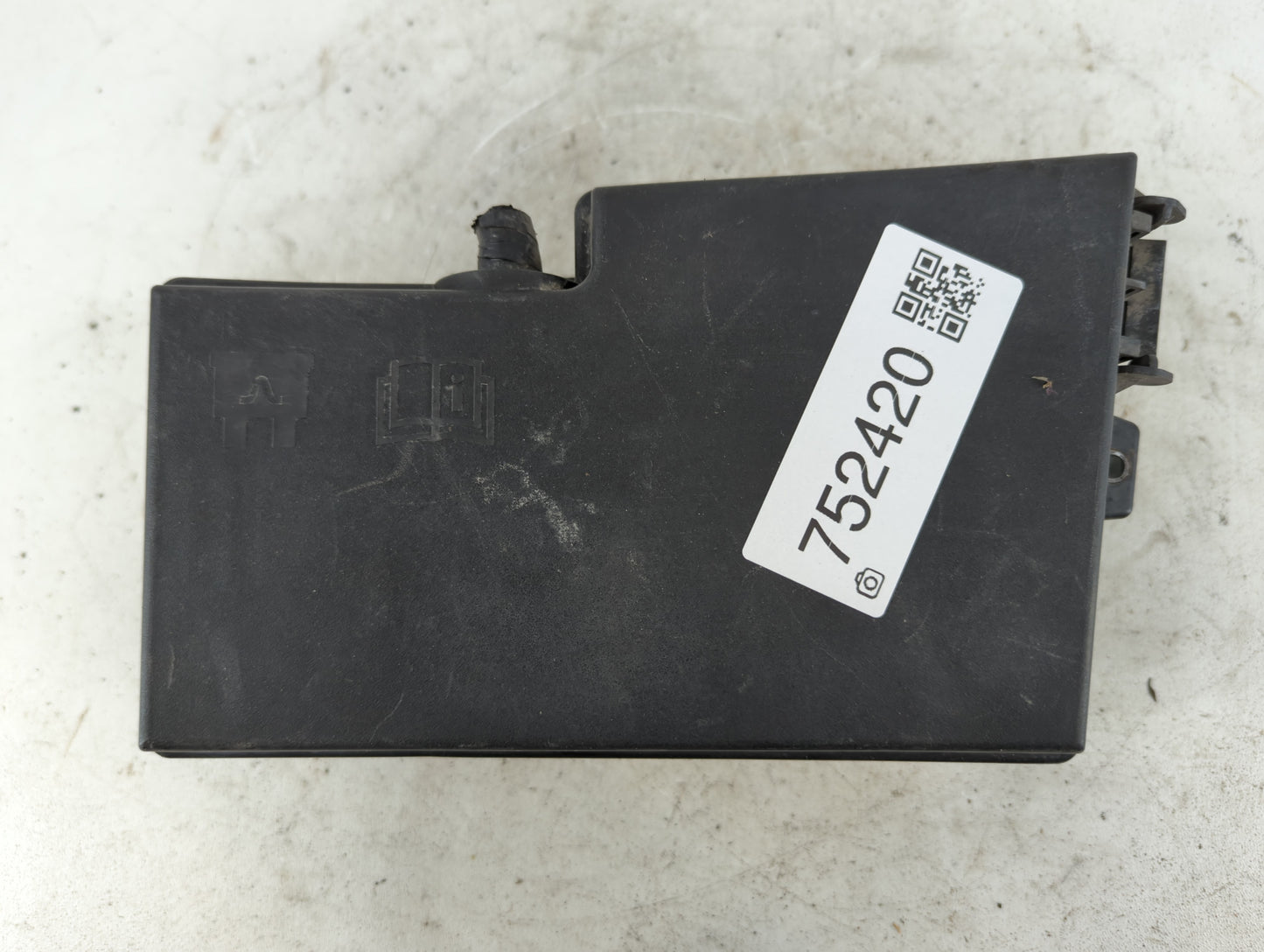 2013-2016 Ford Escape Fusebox Fuse Box Panel Relay Module P/N:AV6T-14A067-AC 5B0Q10107 Fits Fits 2013 2014 2015 2016 OEM Use