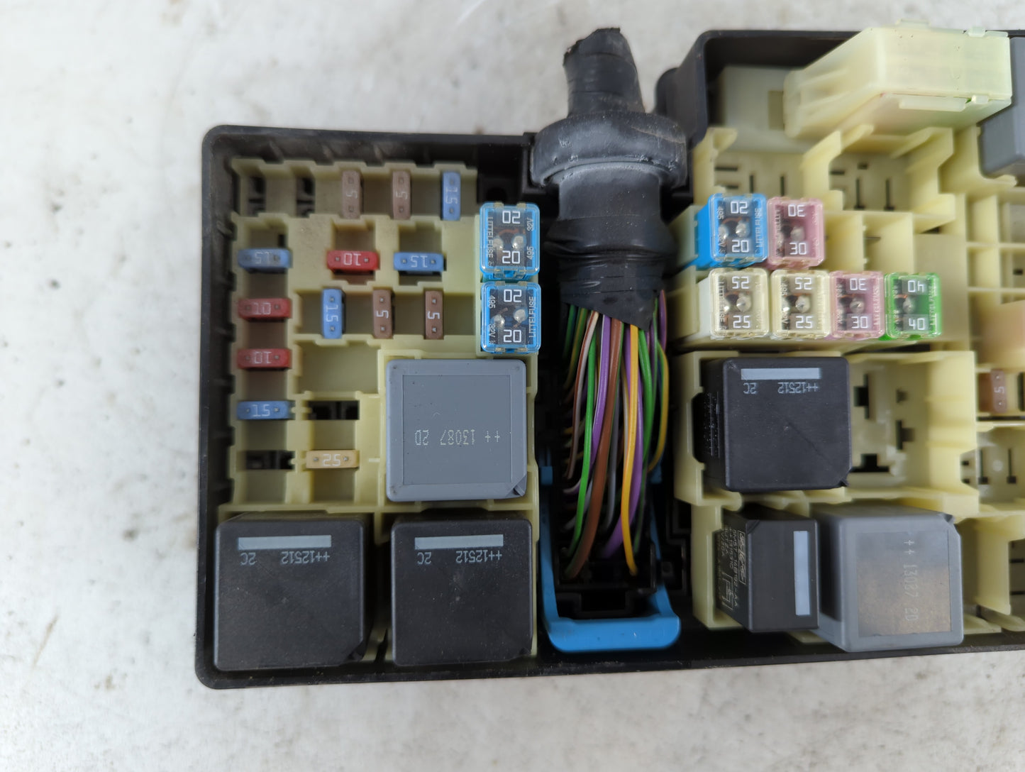 2013-2016 Ford Escape Fusebox Fuse Box Panel Relay Module P/N:AV6T-14A067-AC 5B0Q10107 Fits Fits 2013 2014 2015 2016 OEM Use