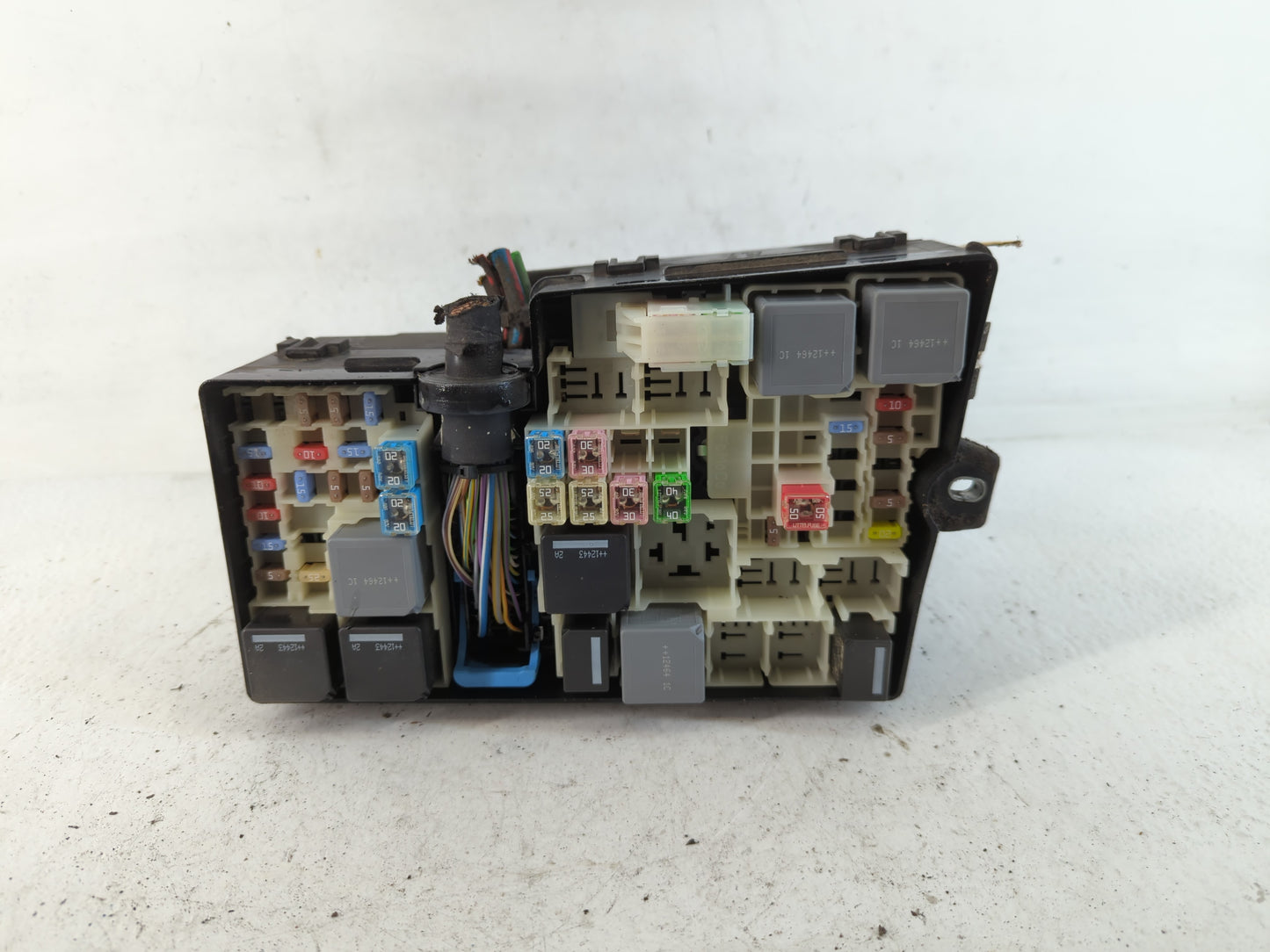 2013-2016 Ford Escape Fusebox Fuse Box Panel Relay Module P/N:E00027328 AV6T-14A142-AB Fits Fits 2013 2014 2015 2016 OEM Use
