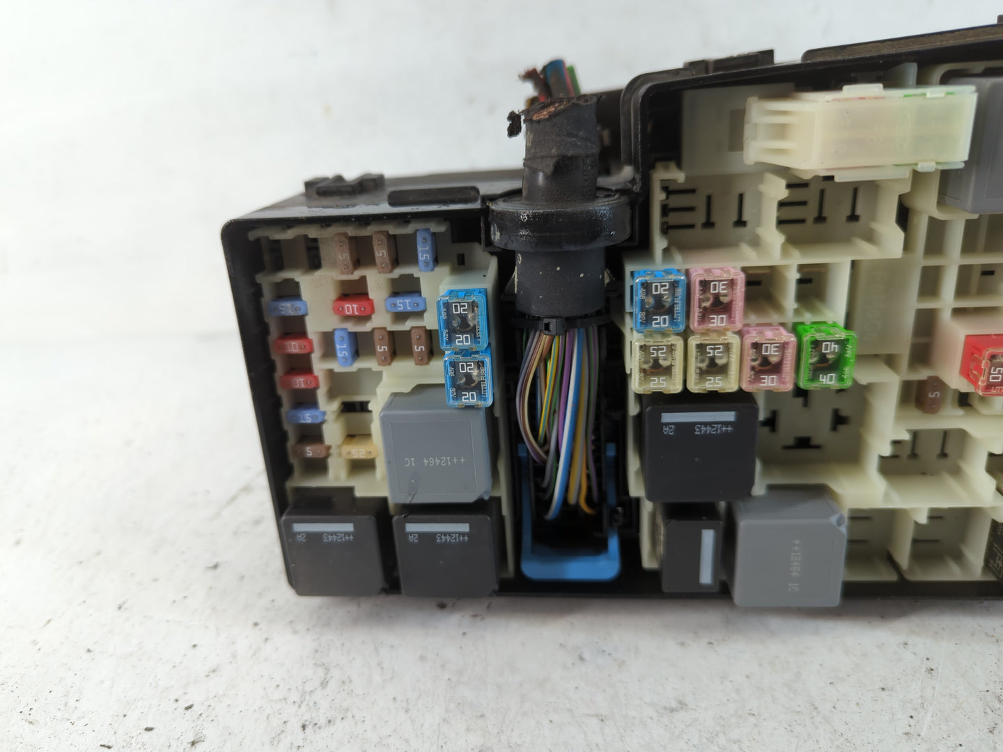 2013-2016 Ford Escape Fusebox Fuse Box Panel Relay Module P/N:E00027328 AV6T-14A142-AB Fits Fits 2013 2014 2015 2016 OEM Use