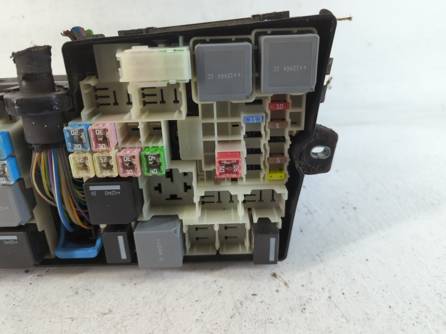 2013-2016 Ford Escape Fusebox Fuse Box Panel Relay Module P/N:E00027328 AV6T-14A142-AB Fits Fits 2013 2014 2015 2016 OEM Use