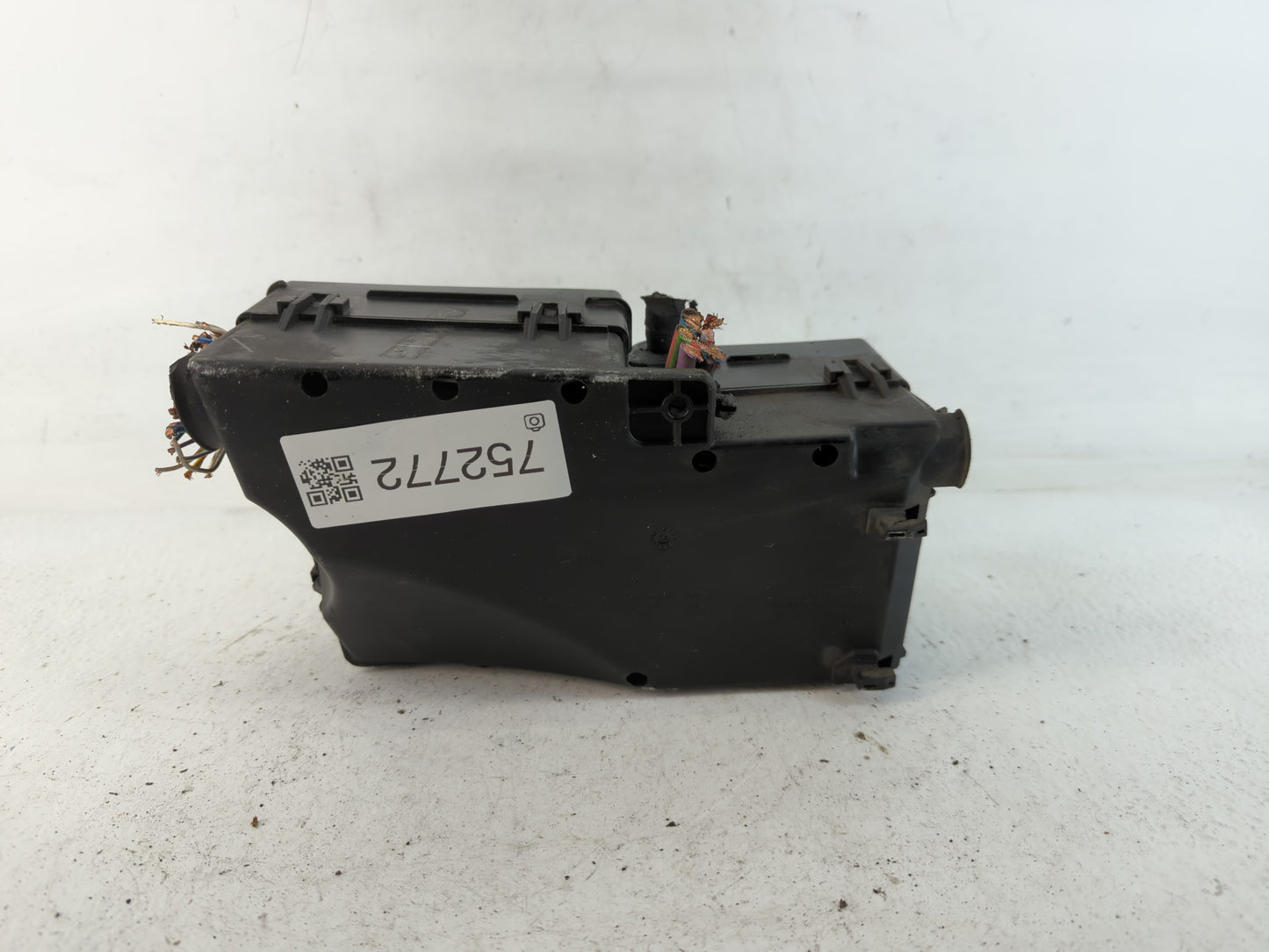 2013-2016 Ford Escape Fusebox Fuse Box Panel Relay Module P/N:E00027328 AV6T-14A142-AB Fits Fits 2013 2014 2015 2016 OEM Use