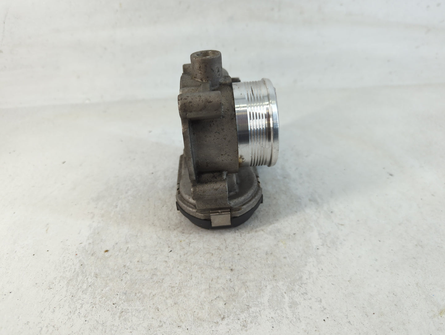 2013-2016 Ford Escape Throttle Body P/N:CMSE 9F991AD Fits Fits 2012 2013 2014 2015 2016 2017 OEM Used Auto Parts - Oemusedau