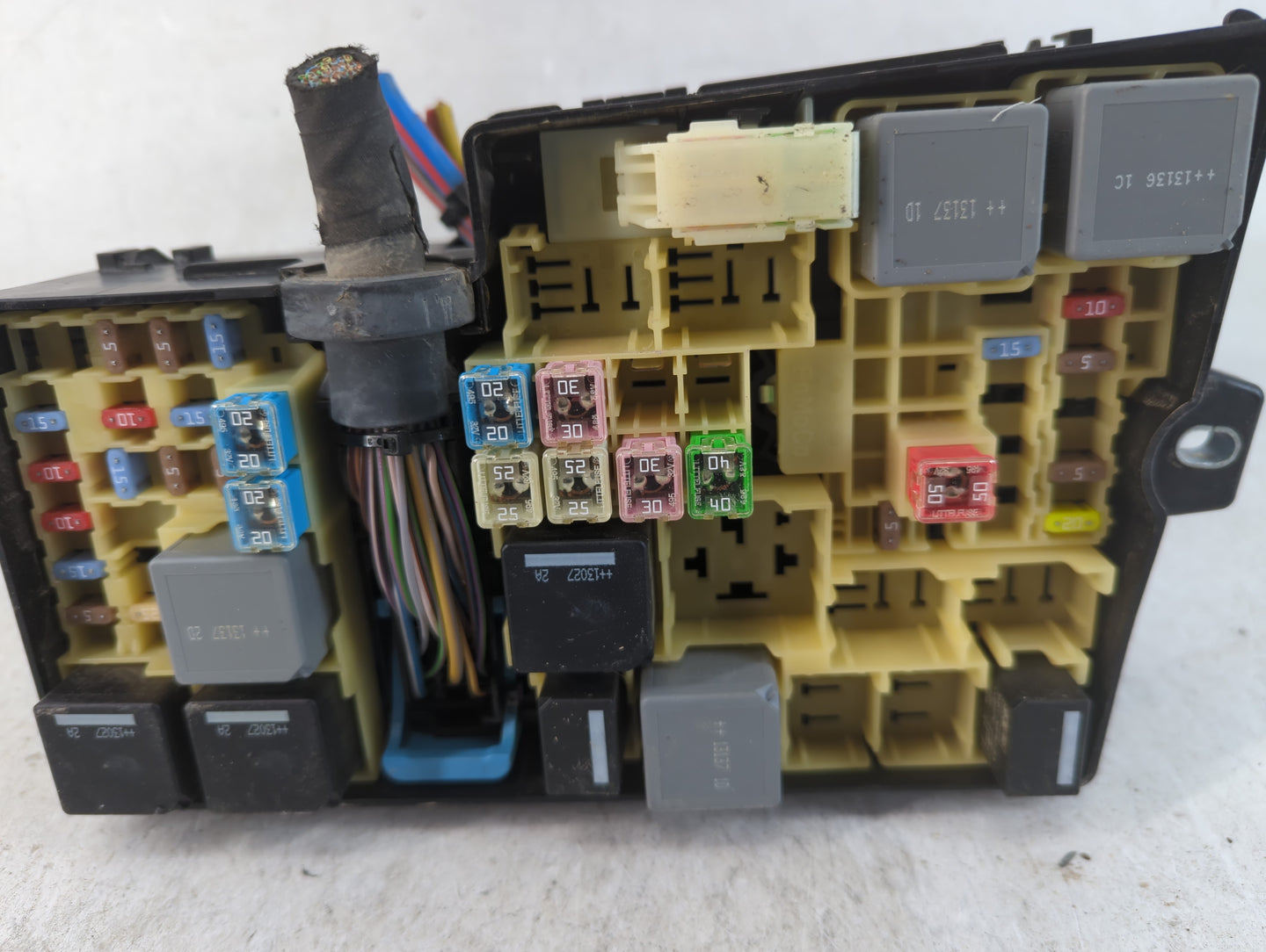 2013-2016 Ford Escape Fusebox Fuse Box Panel Relay Module P/N:5B0Q10107 AV6T-14A067-AC Fits Fits 2013 2014 2015 2016 OEM Use