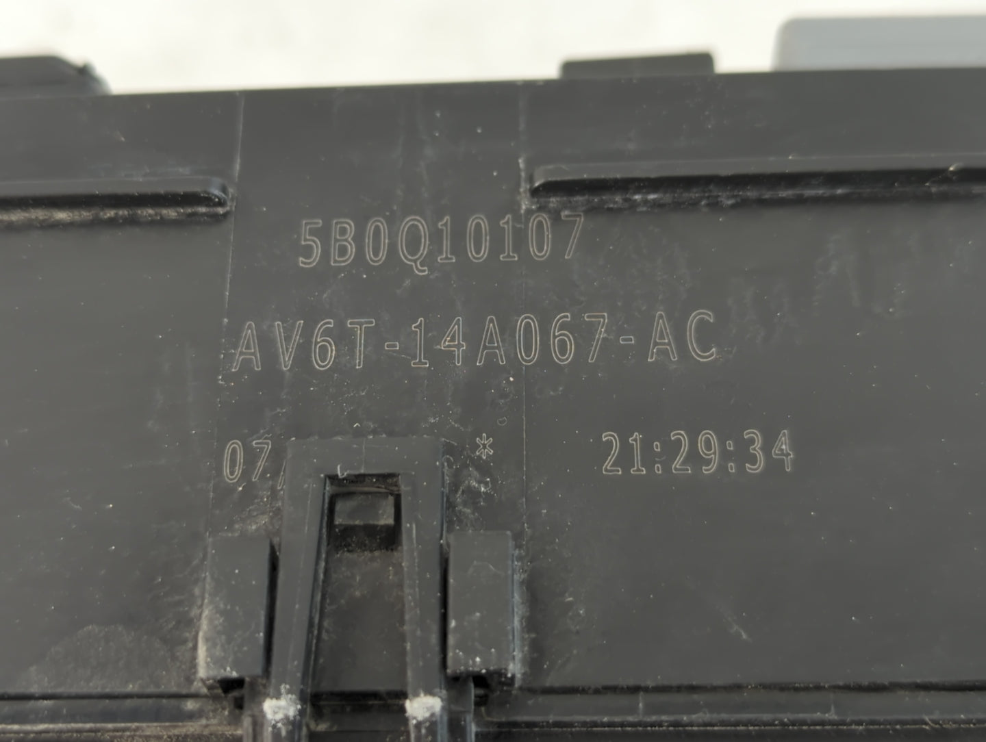 2013-2016 Ford Escape Fusebox Fuse Box Panel Relay Module P/N:5B0Q10107 AV6T-14A067-AC Fits Fits 2013 2014 2015 2016 OEM Use