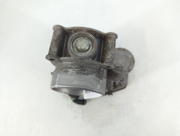 2013-2016 Ford Escape Throttle Body P/N:DS7E-9F991-AF Fits Fits 2012 2013 2014 2015 2016 2017 OEM Used Auto Parts