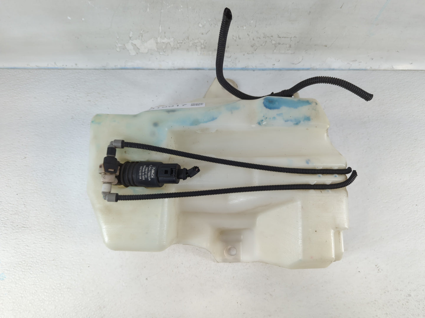 2013-2014 Ford Escape Windshield Washer Fluid Reservoir Bottle Oem 819917 - Oemusedautoparts1.com