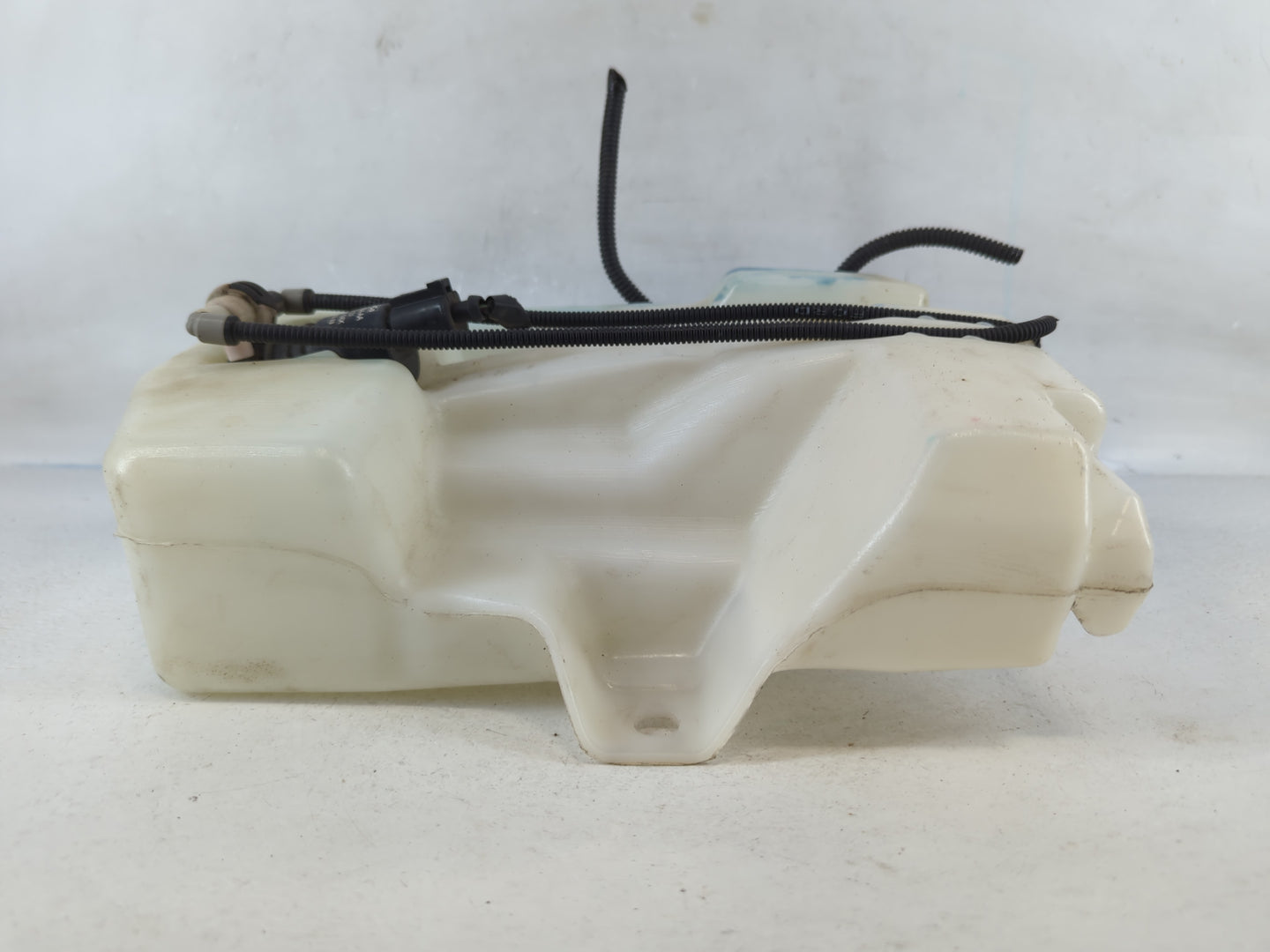 2013-2014 Ford Escape Windshield Washer Fluid Reservoir Bottle Oem 819917 - Oemusedautoparts1.com