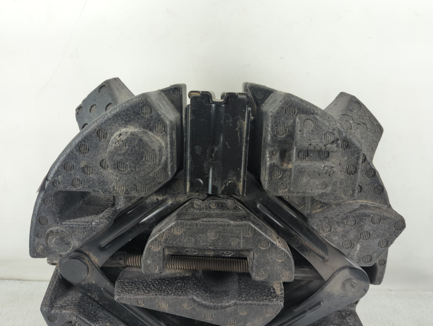 2013 Ford Escape Spare Scissor Car Jack 842082 - Oemusedautoparts1.com