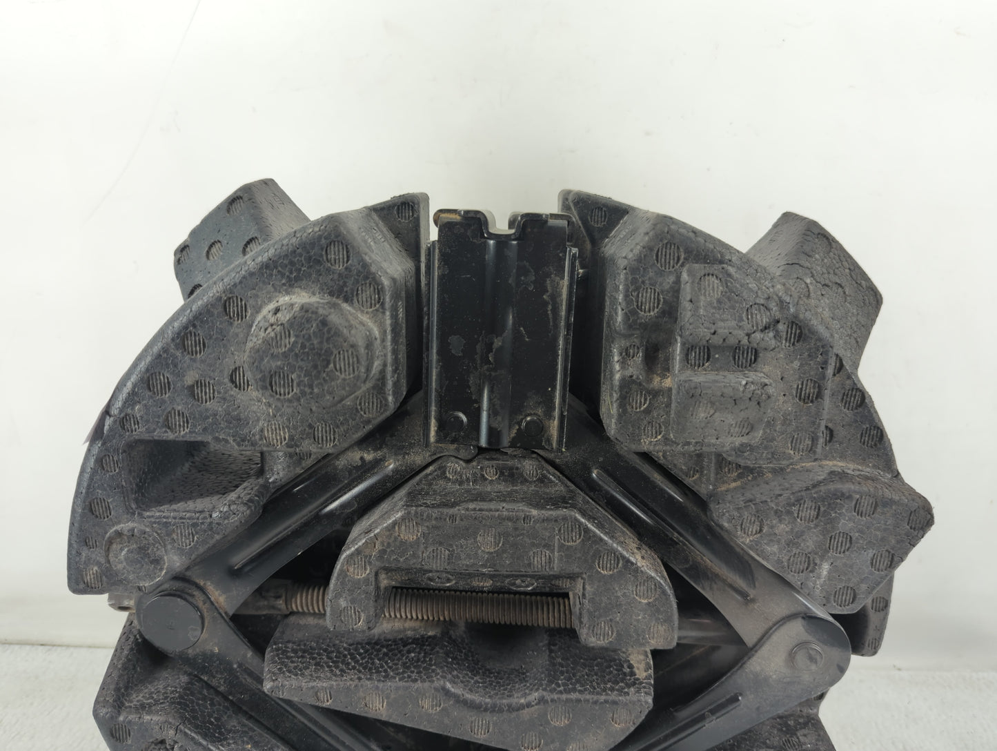 2013 Ford Escape Spare Scissor Car Jack 842082 - Oemusedautoparts1.com