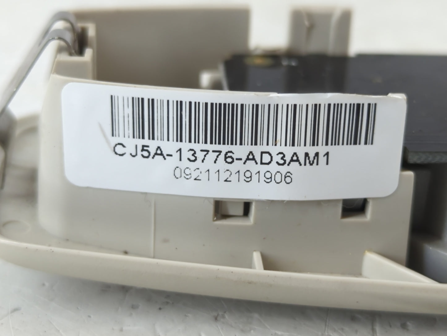 2013-2014 Ford Escape Overhead Roof Console Interior Dome Light - Oemusedautoparts1.com