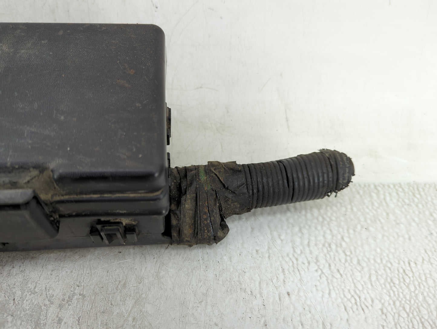 2009-2014 Ford Expedition Fusebox Fuse Box Panel Relay Module P/N:9L1T-14A003-BA Fits Fits 2009 2010 2011 2012 2013 2014 OEM