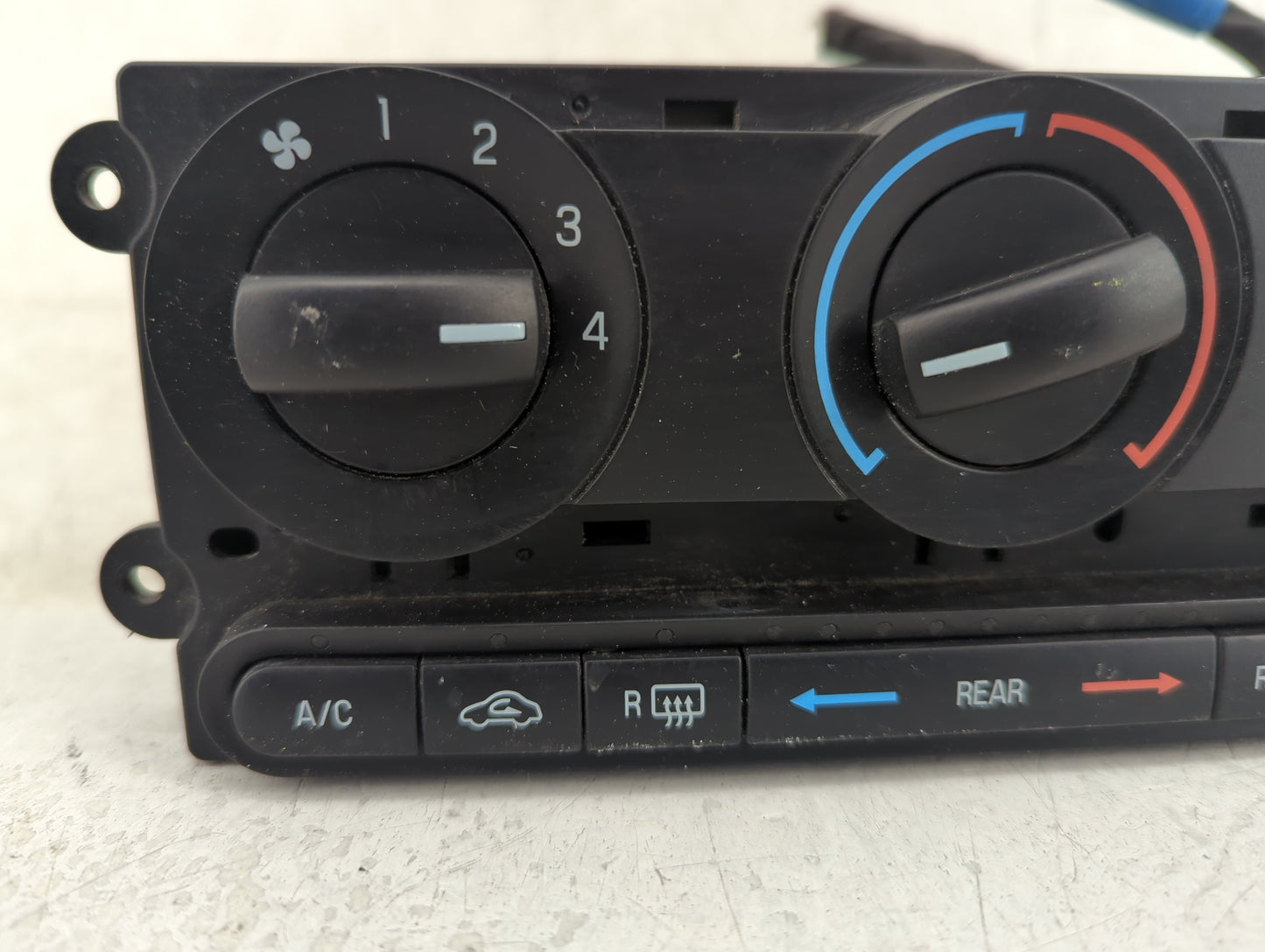 2013 Ford Expedition Climate Control Module Temperature AC/Heater Replacement P/N:8UGW8433E Fits OEM Used Auto Parts - Oemus