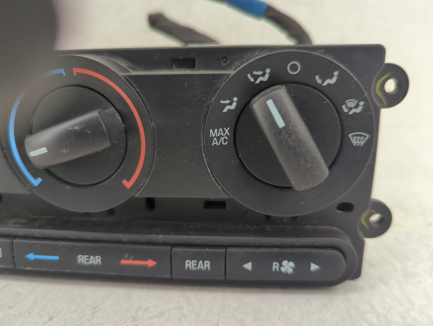 2013 Ford Expedition Climate Control Module Temperature AC/Heater Replacement P/N:8UGW8433E Fits OEM Used Auto Parts - Oemus