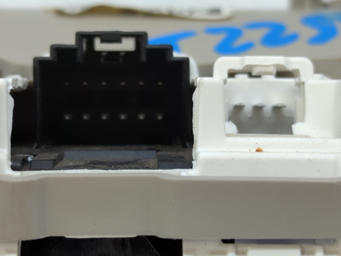 2009-2014 Ford Expedition Center Floor Console P/N:080 7452 Fits Fits 2009 2010 2011 2012 2013 2014 OEM Used Auto Parts - Oe