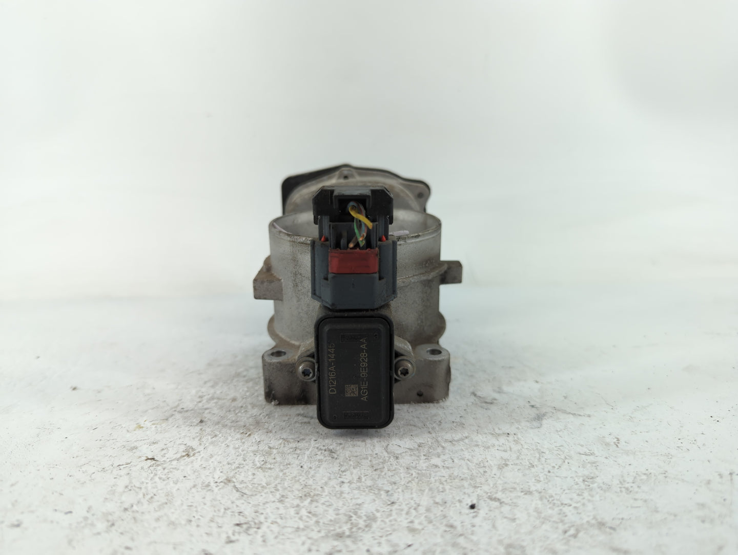 2013 Ford Expedition Throttle Body P/N:AG1E-9E928-AA D1216A-1445 Fits Fits 2010 2011 2012 2014 OEM Used Auto Parts - Oemused